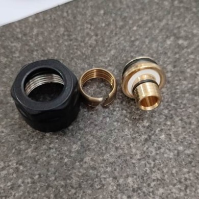 Фитинг компрессионный для труб pex-al-pex 16х2х3/4, RAL 9005, чёрный, Delta (325501605)