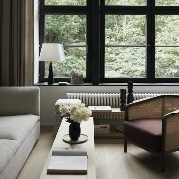 Трубчатый радиатор Velar 3030/10, нижнее подключение V50 c вентилем, ВхШхГ - 300х450х100, 502 Вт