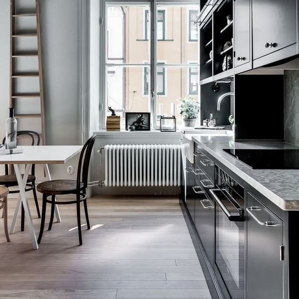 Трубчатый радиатор Velar 3040/5, нижнее разнесённое VLR с вентилем, ВхШхГ - 400х225х100, 329 Вт