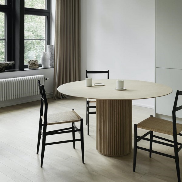 Трубчатый радиатор Velar 3040/5, нижнее разнесённое VLR с вентилем, ВхШхГ - 400х225х100, 329 Вт