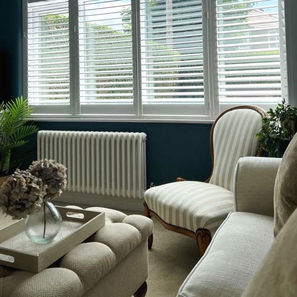 Трубчатый радиатор Velar 3045/7, нижнее разнесённое VLR с вентилем, ВхШхГ - 450х315х100, 512 Вт