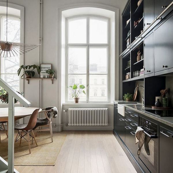 Трубчатый радиатор Velar 3055/5, нижнее разнесённое VLR с вентилем, ВхШхГ - 550х225х100, 440 Вт