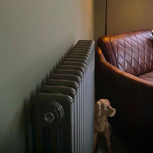 Трубчатый радиатор Velar 3060/49, нижнее разнесённое VLR с вентилем, ВхШхГ - 600х2205х100, 4665 Вт