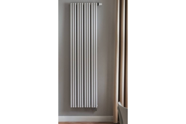 Обзор светло-серого цвета трубчатого стального радиатора отопления Empatiko Takt ⚪