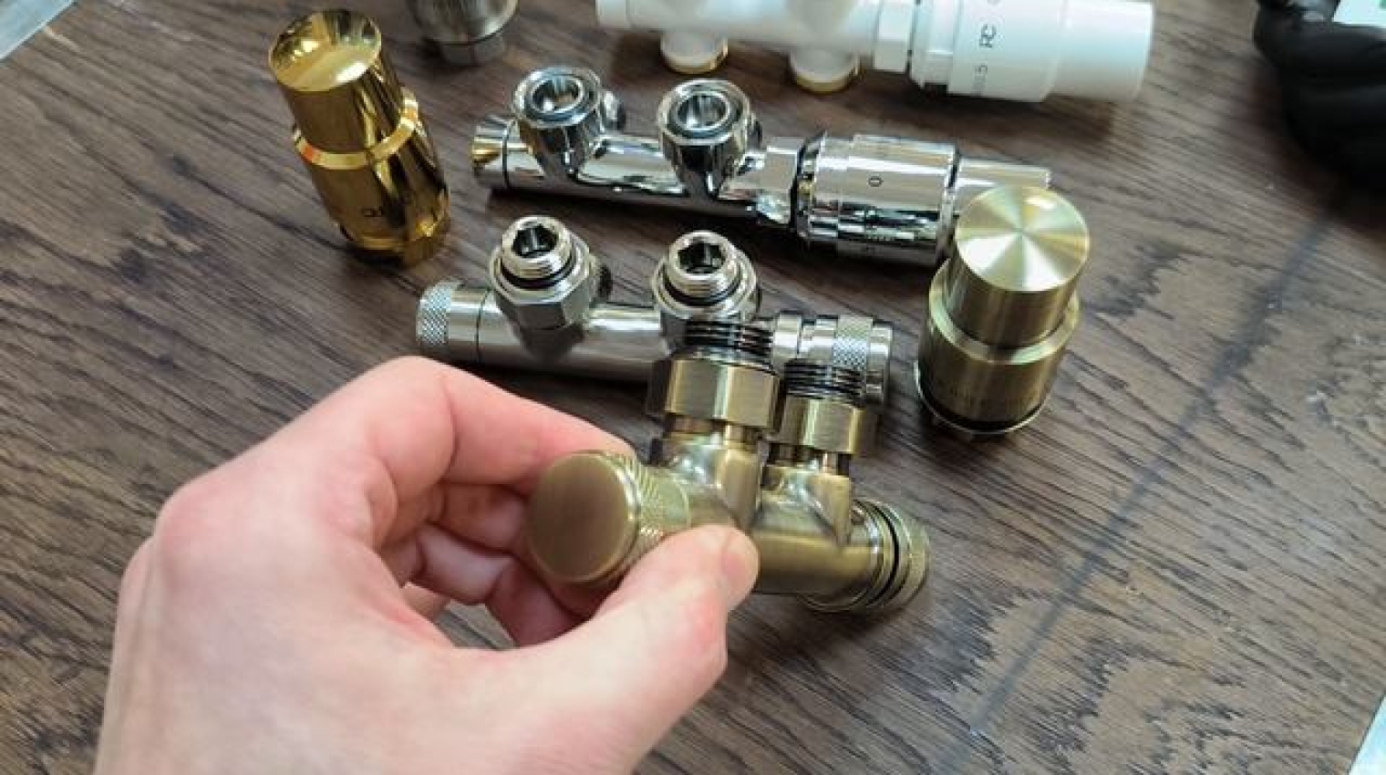 ДИЗАЙН АРМАТУРА ДЛЯ РАДИАТОРОВ ОТОПЛЕНИЯ PRIMOCLIMA